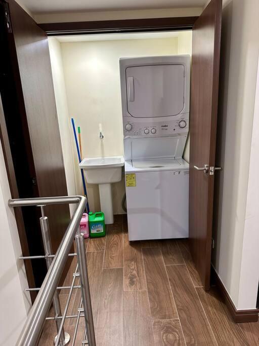 Penthouse En Los Yoses, Vista De Los Dioses Fast Wifi サンホセ エクステリア 写真