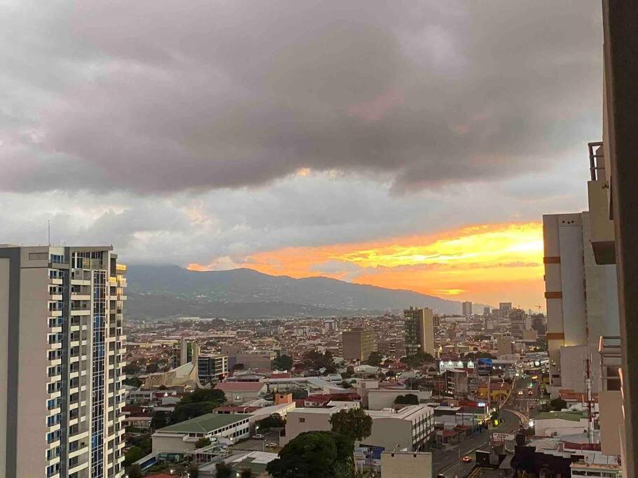 Penthouse En Los Yoses, Vista De Los Dioses Fast Wifi サンホセ エクステリア 写真