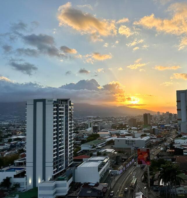 Penthouse En Los Yoses, Vista De Los Dioses Fast Wifi サンホセ エクステリア 写真