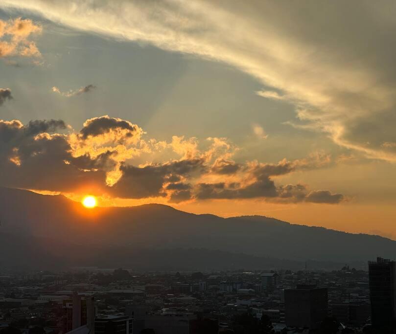 Penthouse En Los Yoses, Vista De Los Dioses Fast Wifi サンホセ エクステリア 写真